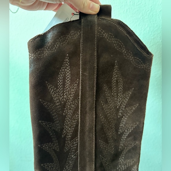 NWT-Gorgeous Italian Women's Brown Suede Heeled Boots - Classic Western Style - Picture 3 of 13